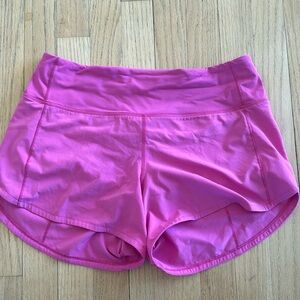 Lululemon hottie hot short size 6 excellent condition like new